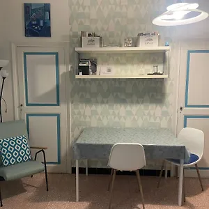 Welcome In The Cozy Blue Nest Pedestrian , Mentone Francia
