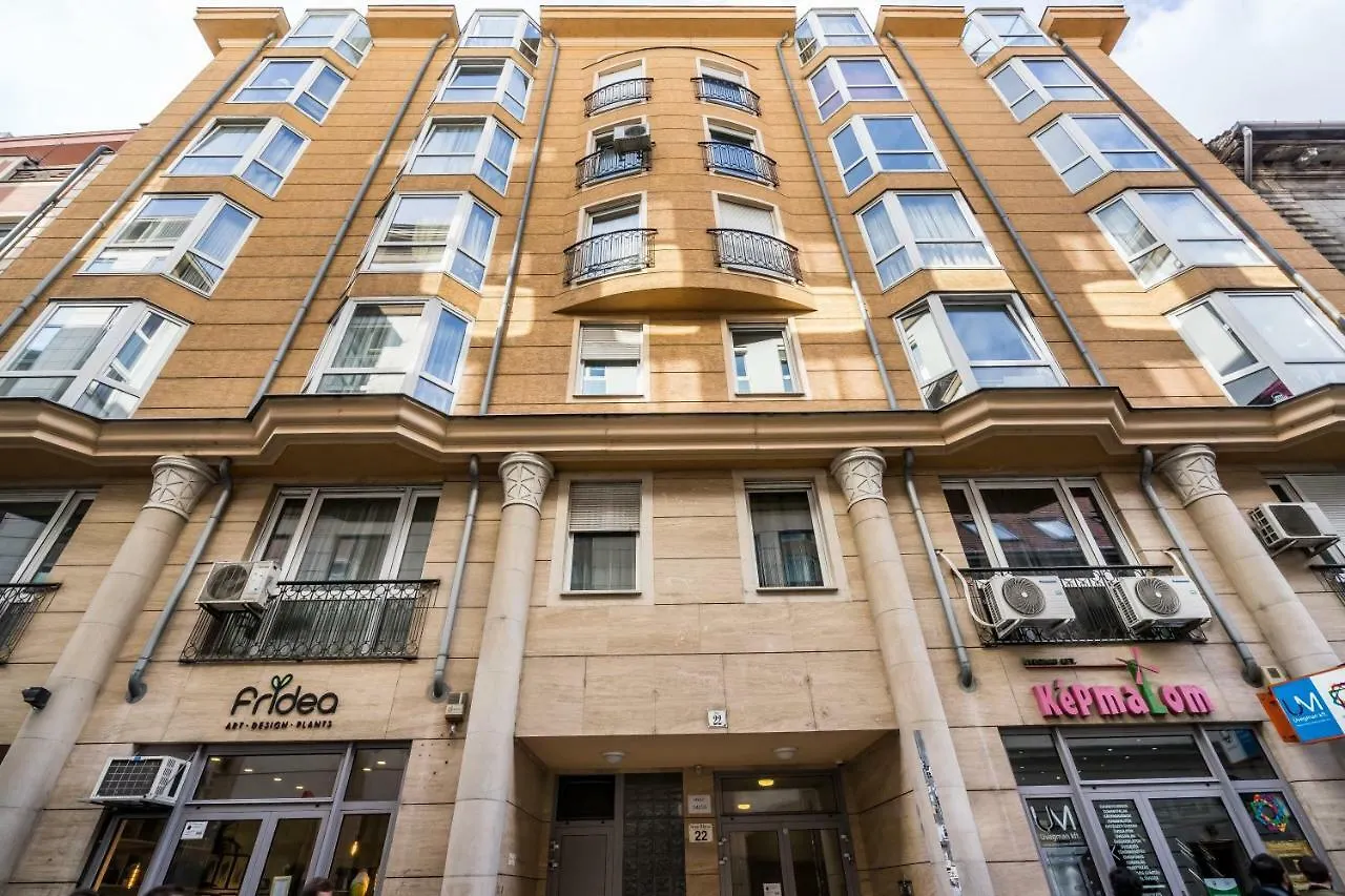 Bpr Vivid Downtown Vibe With Balcony Apartment Budapest