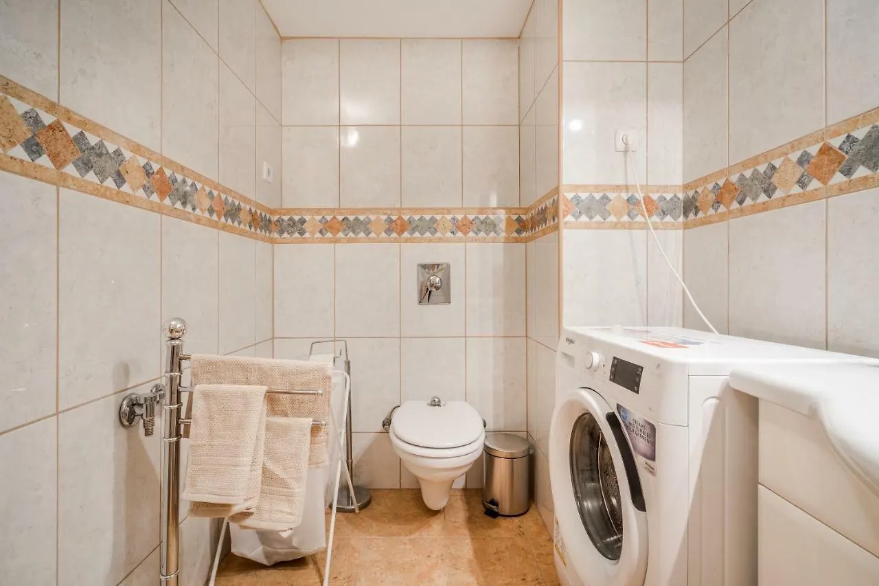 Bpr Vivid Downtown Vibe With Balcony Apartment Budapest