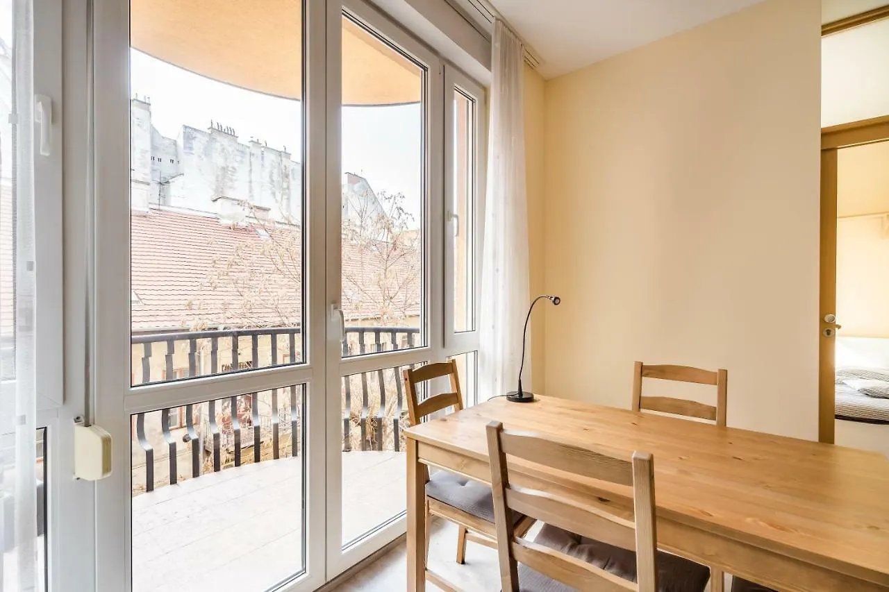 Bpr Vivid Downtown Vibe With Balcony Apartment Budapest